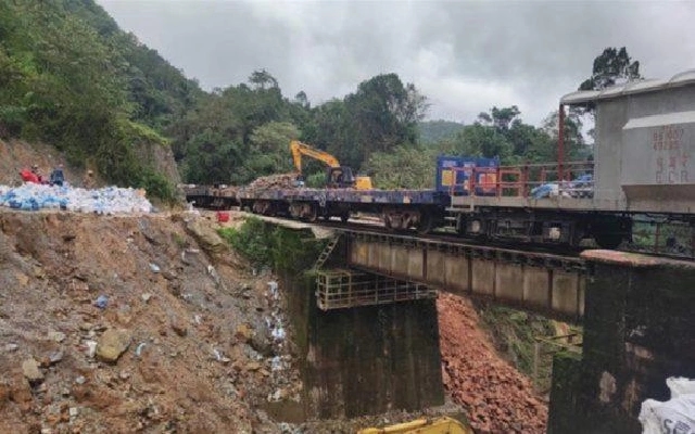 Major Landslide at Edakumeri Delays Bengaluru-Mangaluru Train Services - News Karnataka