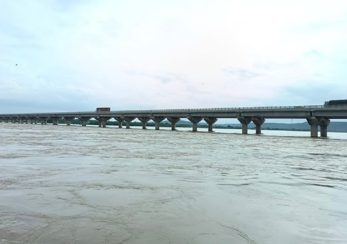 Water Released from Allamatti Reservoir Causes Flooding in Surrounding Areas - News Karnataka