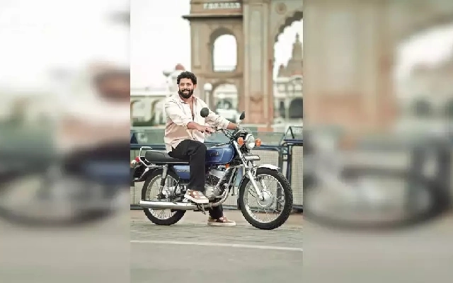 Actor Karthik Mahesh Reconnects with His Roots in Mysuru - News Karnataka