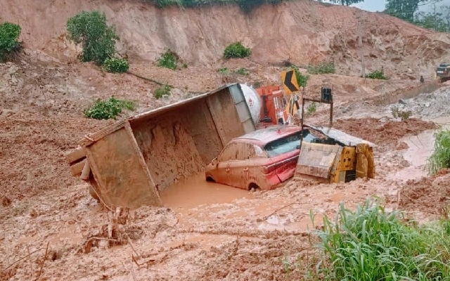 Landslips Disrupt Traffic on Mangaluru-Bengaluru Highway - News Karnataka
