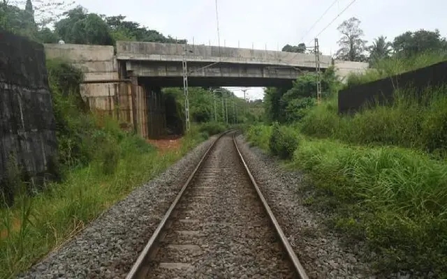 Thokottu Protest Demands Pedestrian Overpass for Railway Crossing - News Karnataka