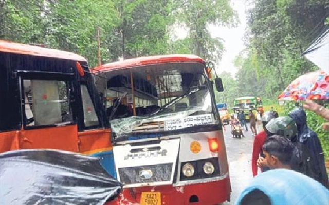 Collision Between KSRTC Buses Near Bilinele: Minor Injuries and Traffic Disruption - News Karnataka