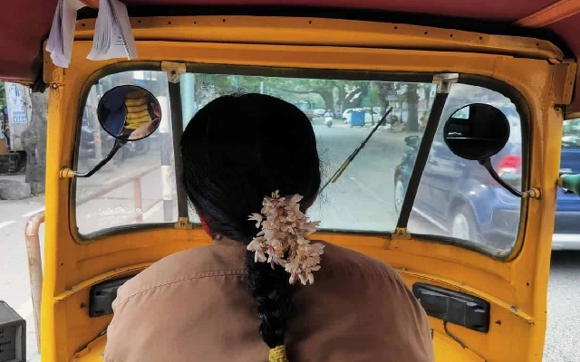 Breaking Stereotypes: Women Empowering Themselves as Auto Drivers in Bengaluru - News Karnataka