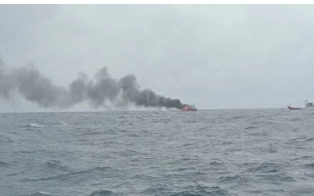 Trawler ‘Safawi’ Catches Fire at Sea, Crew Rescued - News Karnataka
