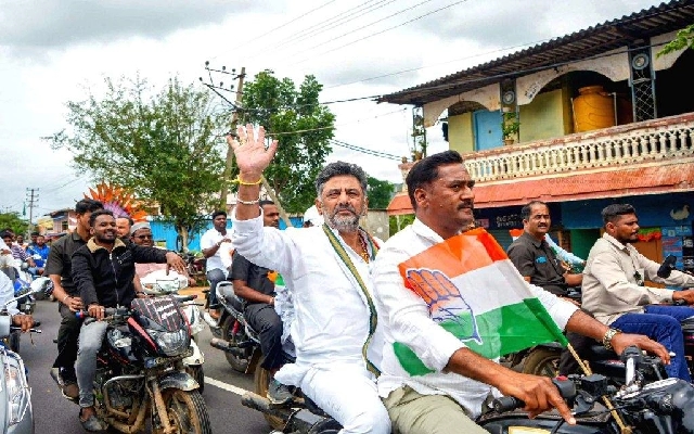 DK Shivakumar Joins Bike Rally for Janandola Program - News Karnataka