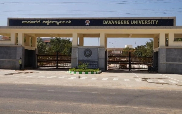 Davangere University Postpones B.Com Exam After Question Papers Contain Answers - News Karnataka