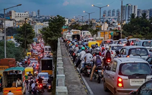 Bengaluru's Outer Ring Road Service Roads in Dismal Condition - News Karnataka