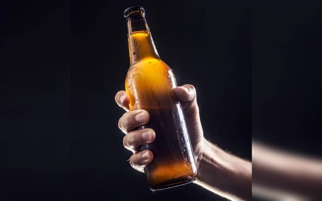 Youth Attacked with Beer Bottle and Machete Near Aashirvaad Hotel - News Karnataka