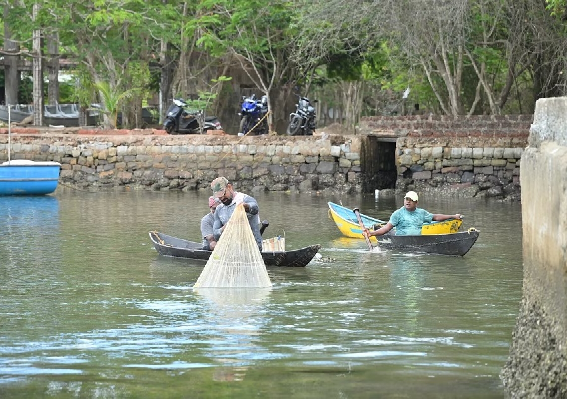 Karwar Fishing Community Struggles After Bridge Collapse - News Karnataka