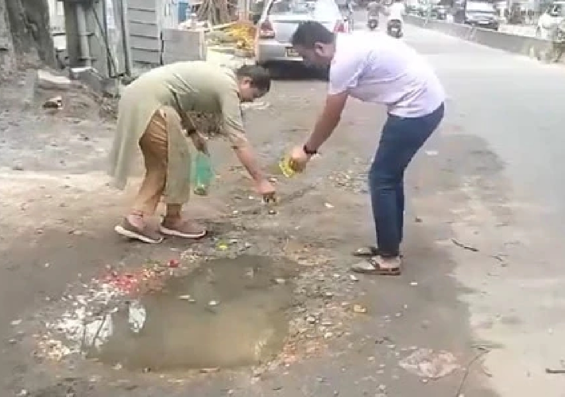 Residents Protest Bengaluru's Pothole Problem with Unique Ritual - News Karnataka