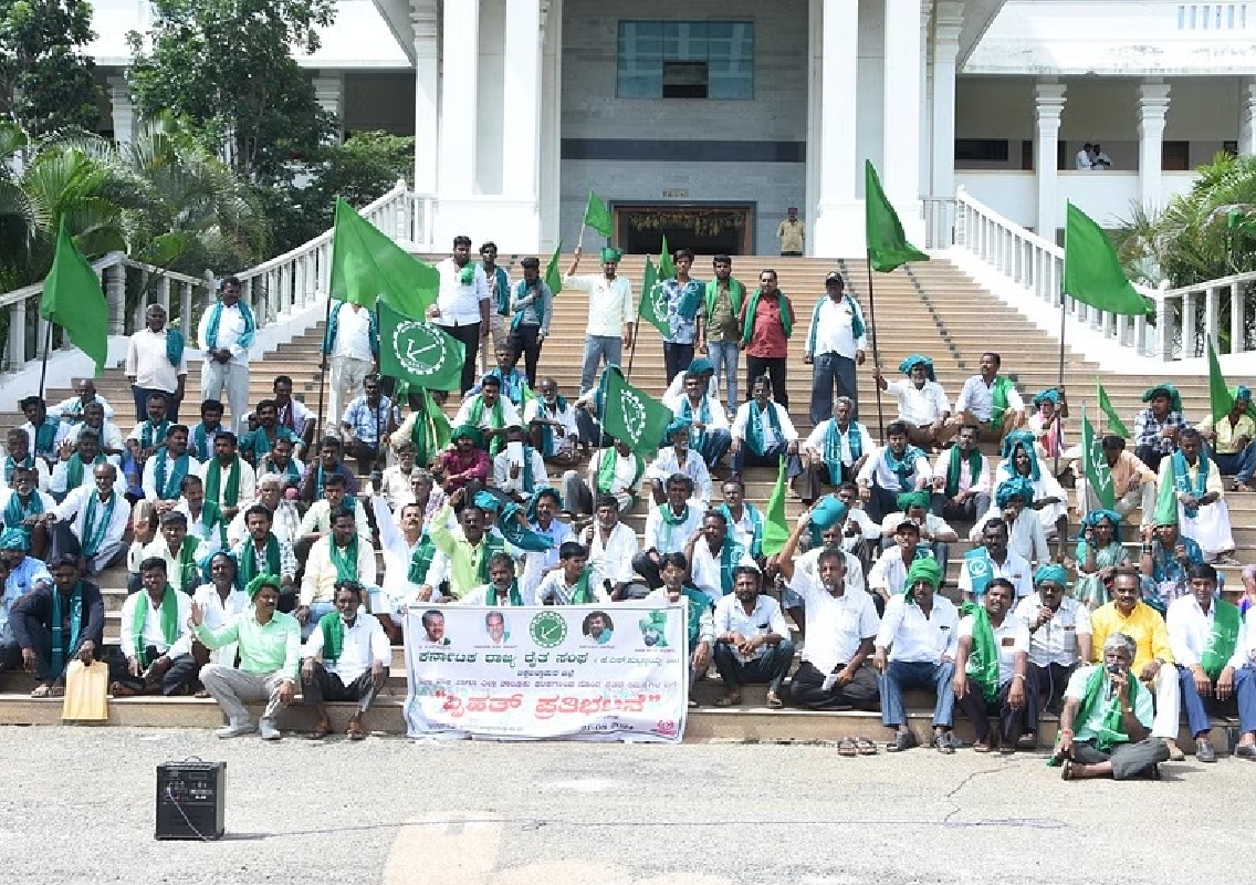 Chikkaballapur Farmers Protest Against Forest Department Harassment - News Karnataka