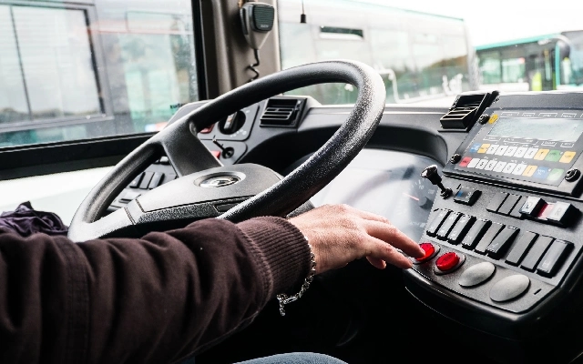 Bus Driver and Conductor Save Student’s Life with Quick Thinking - News Karnataka