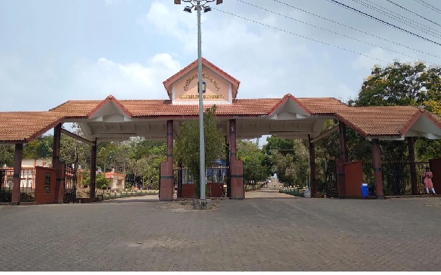 Mangalore University Students Denied Mess Food Amid Academic Calendar Discrepancies - News Karnataka