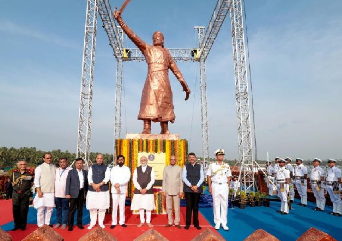Indian Navy Orders Probe After Shivaji Maharaj Statue Collapses Amid Storm - News Karnataka