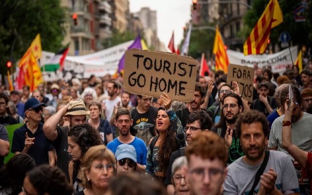 European Cities Protest Over-Tourism Amidst Strain on Resources - News Karnataka