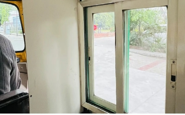 Bengaluru Auto Rickshaw with Unique Window Design Goes Viral - News Karnataka