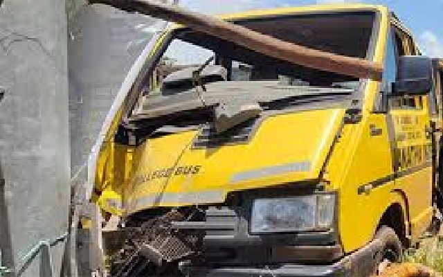 School Van Crashes into Electric Pole near Thekkatte Bus Stand, Driver Injured - News Karnataka