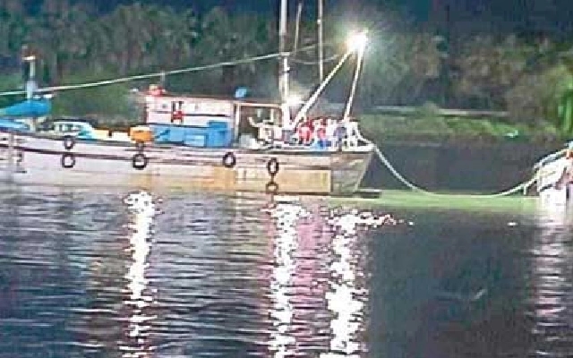 Fishing Boat "370" Sinks Near Kota; Six Fishermen Rescued - News Karnataka