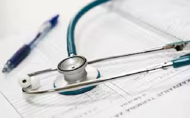 Family Protests After Seven-Year-Old's Death from Alleged Medical Negligence in Karnataka - News Karnataka