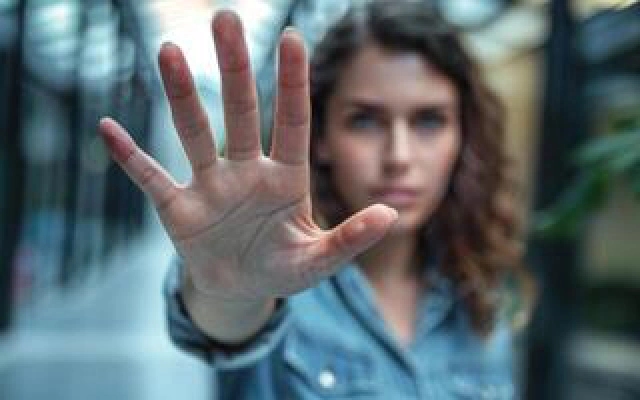 Women Confront Harasser in Mangalore, Sparks Public Debate - News Karnataka