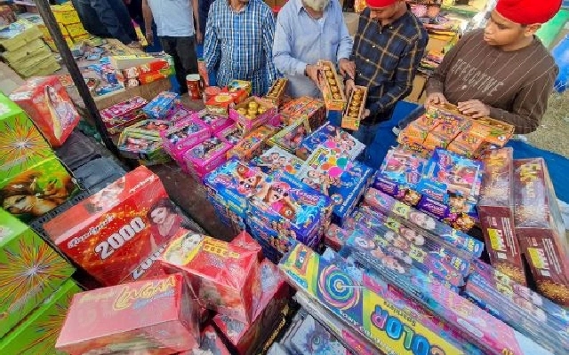 Bengaluru Forms Vigilance Committee to Enforce Crackers Sale Regulations - News Karnataka