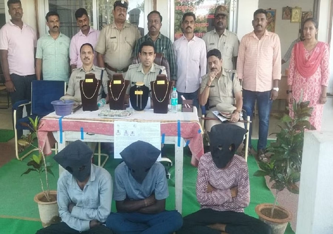 Kolar Police Dismantle Robbery Gang Targeting Single Women - News Karnataka