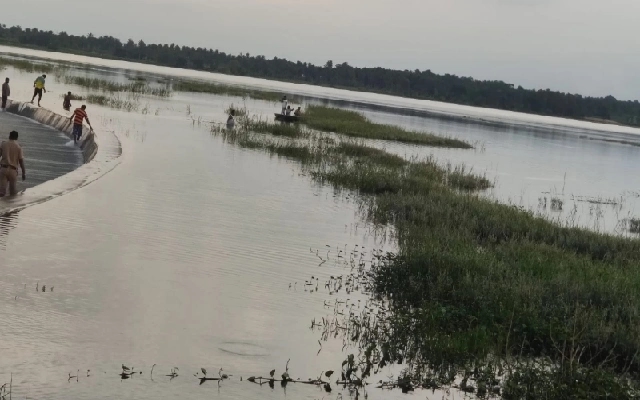 Tragic Drowning Incident at Sri Madduramma Lake Claims Lives of Two Teenagers - News Karnataka