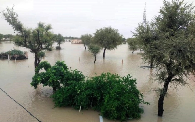 Heavy Rain Causes Disruption in Chitradurga, Tractor and Car Swept Away - News Karnataka