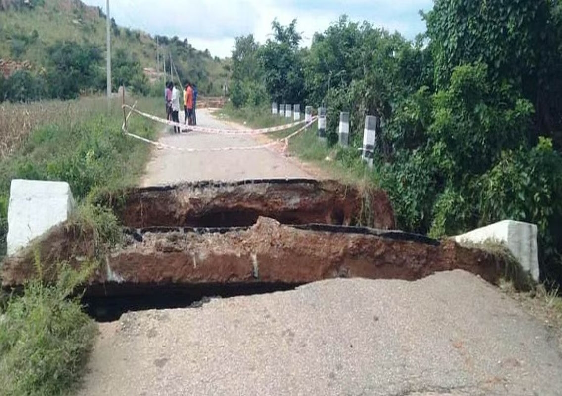 Road Collapses Due to Heavy Rains in Gudibande - News Karnataka