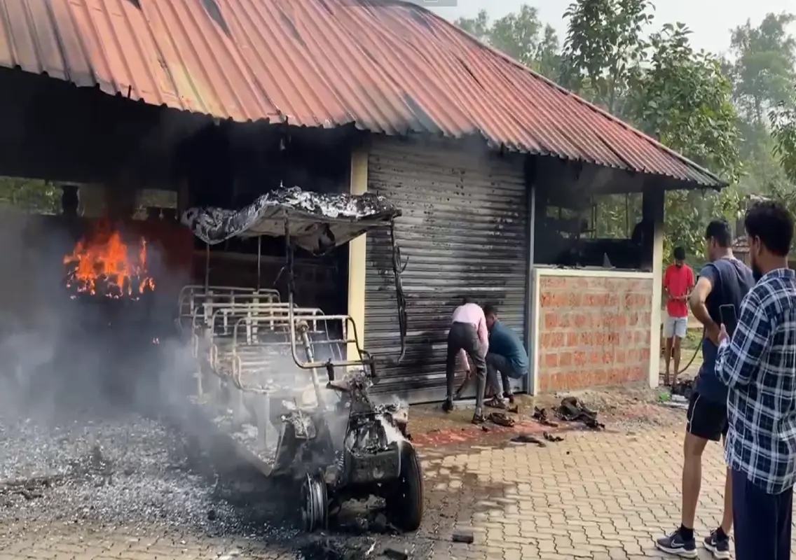 Fire at Pilikula Nisargadhama: 2 electric vehicles gutted - News Karnataka