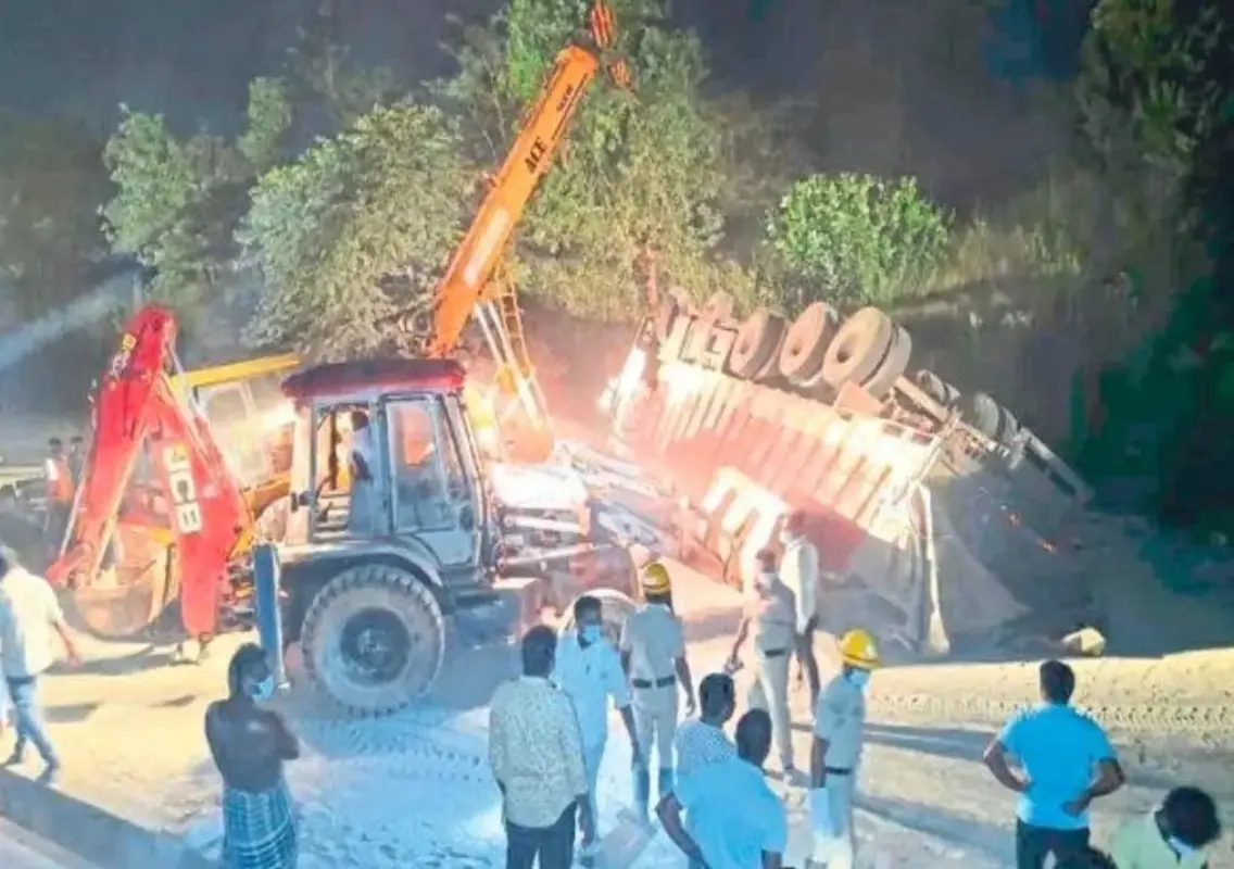 Udupi: Cement lorry overturns, claims life of driver - News Karnataka