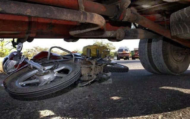 Tragic Accident Claims Two-Wheeler Rider’s Life on Old Madras Road - News Karnataka