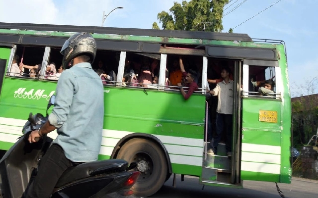 New Safety Directive for Mangaluru Private Buses: Doors Must Stay Shut - News Karnataka