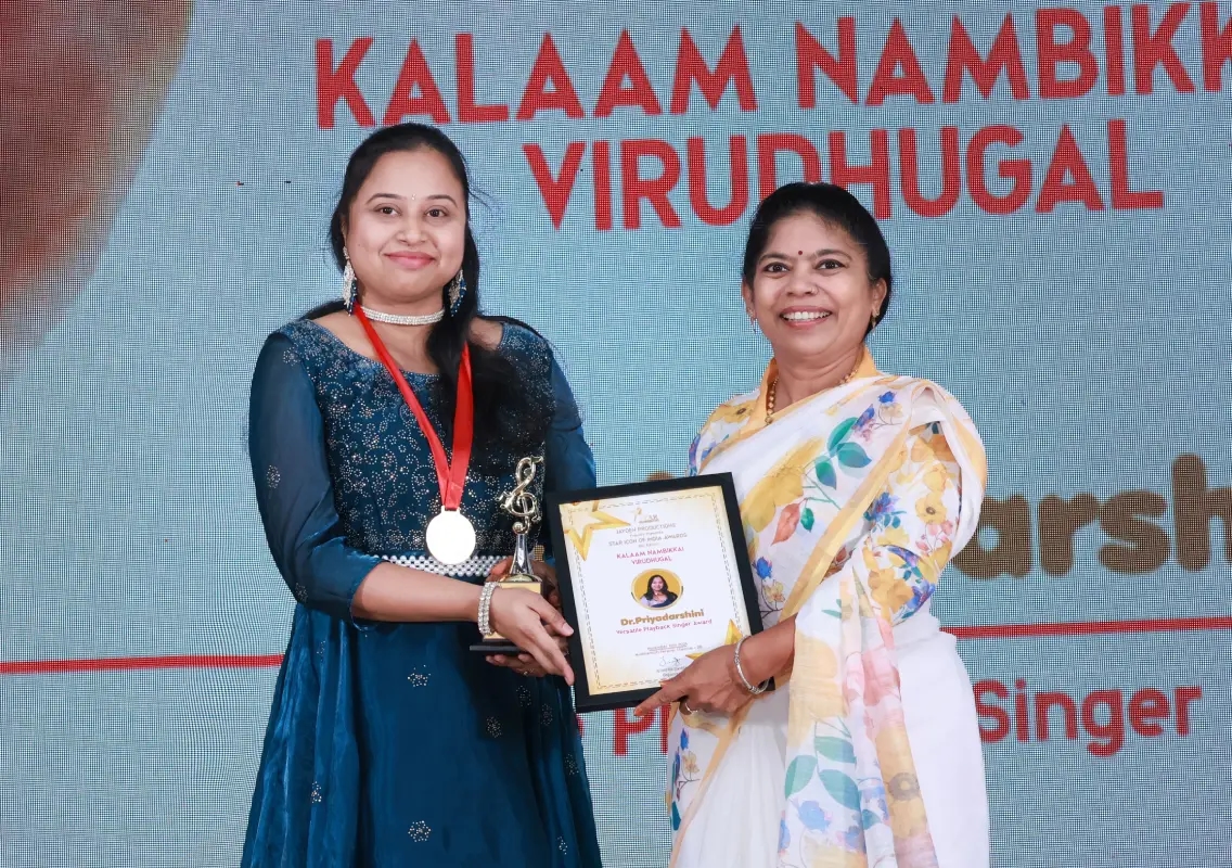 Priyadarshini receives "Versatile Playback Singer Award" at Star Icon of India Awards 2024 - News Karnataka
