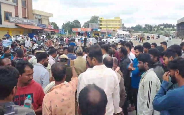 Moped Rider Killed in Chikkaballapur Accident, Locals Protest - News Karnataka