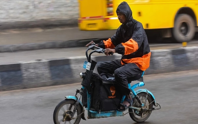 Bengaluru Traffic Police Crack Down on Delivery Agents, Record 17,000 Violations in a Week - News Karnataka