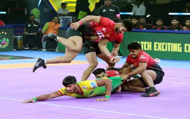 Patna Pirates Dominate Bengaluru Bulls with a Stellar 54-31 Victory - News Karnataka