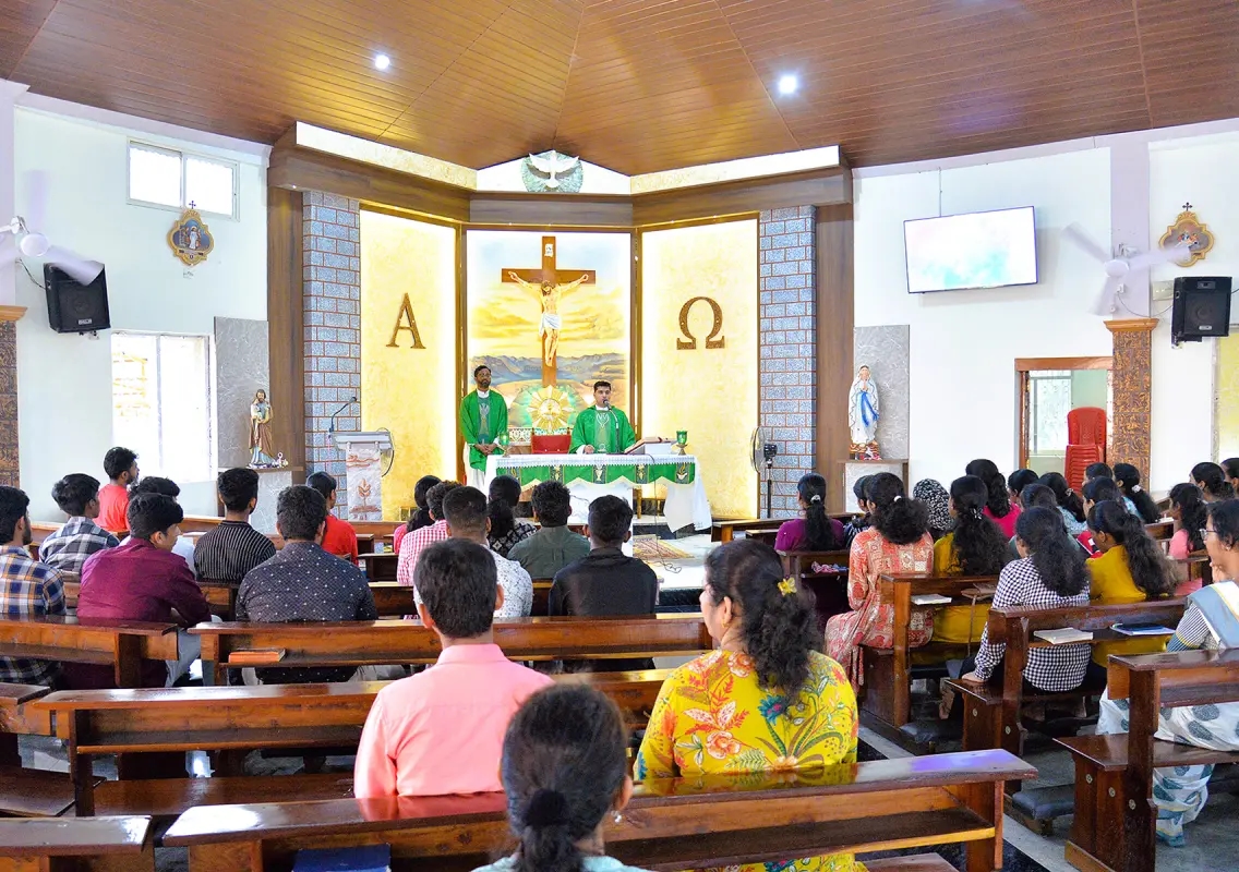 Annual retreat inspires faith at St Philomena Autonomous College - News Karnataka