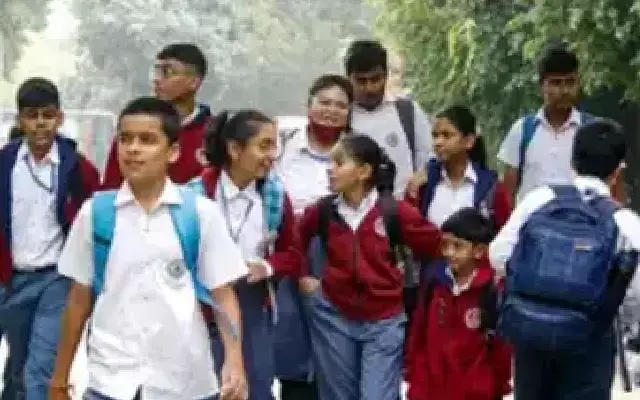 Delhi's Air Quality Hits Severe Levels, Schools and Colleges Shift to Hybrid Learning - News Karnataka