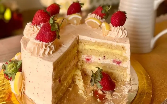 Mumbai's Strawberry Season Inspires a Wave of Creative Desserts - News Karnataka
