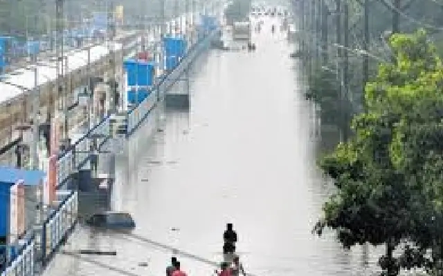 Train Services Disrupted in Southern Tamil Nadu Due to Overflowing Bridge - News Karnataka