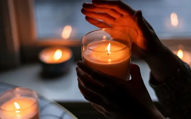The hidden dangers of paraffin candles and air quality - News Karnataka