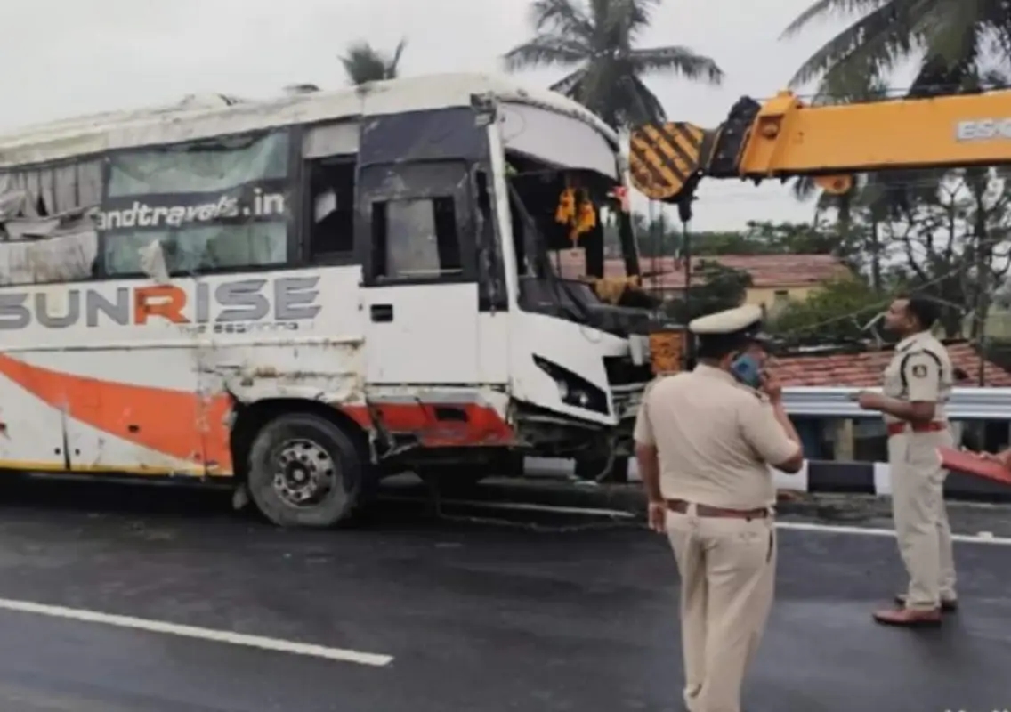 3 women killed, 20 injured as bus overturns in Tumakuru - News Karnataka