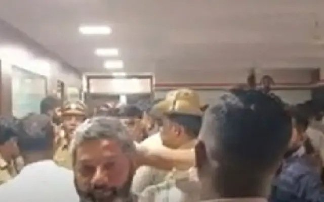 Tension Erupts at Event, Leaders Disagree Over Felicitation Ceremony - News Karnataka
