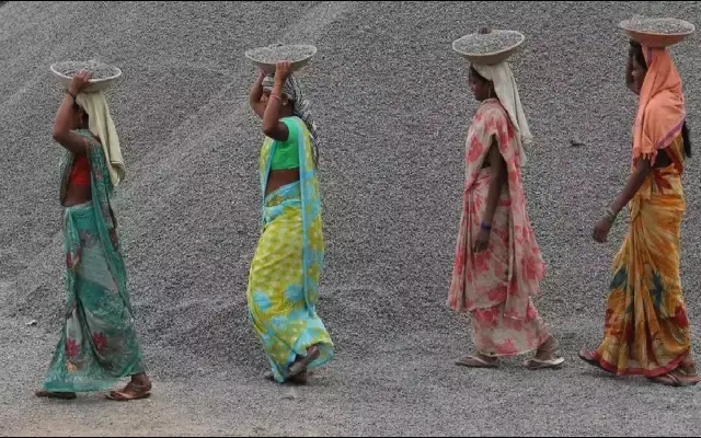 Mysuru Commends Kayaka Bandus for MNREGA Implementation - News Karnataka