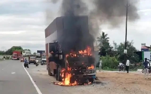 MSS Travels Lorry Catches Fire on Chennai-Bengaluru Highway - News Karnataka