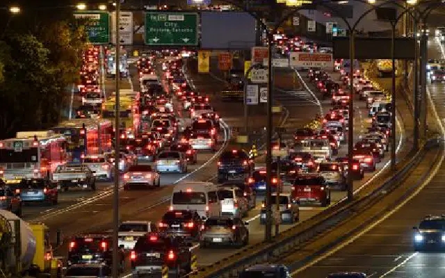 Bangalore nightmare: Dust and traffic make commuting unbearable - News Karnataka