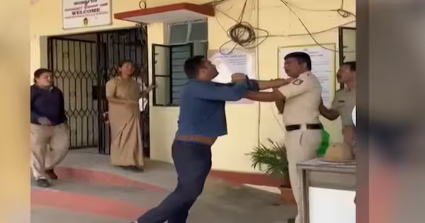 Son of Former Municipal President Slaps Police Constable - News Karnataka
