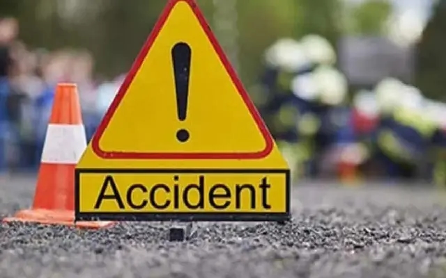 Three Killed in Sindhanur as Overturned Lorry Traps Bystanders - News Karnataka