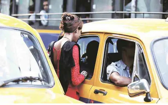 Concerns over aggressive begging highlight challenges for Bengaluru’s transgenders - News Karnataka